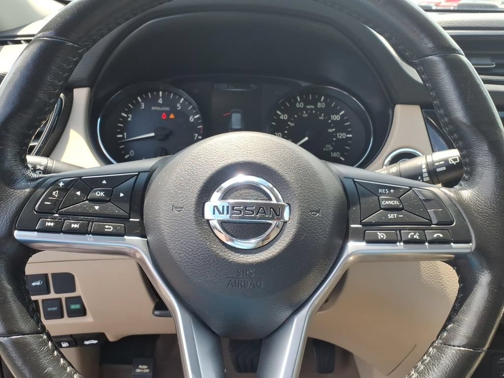 Used 2017 Nissan Rogue SV w/ SV Premium Package AWD/4WD image 6