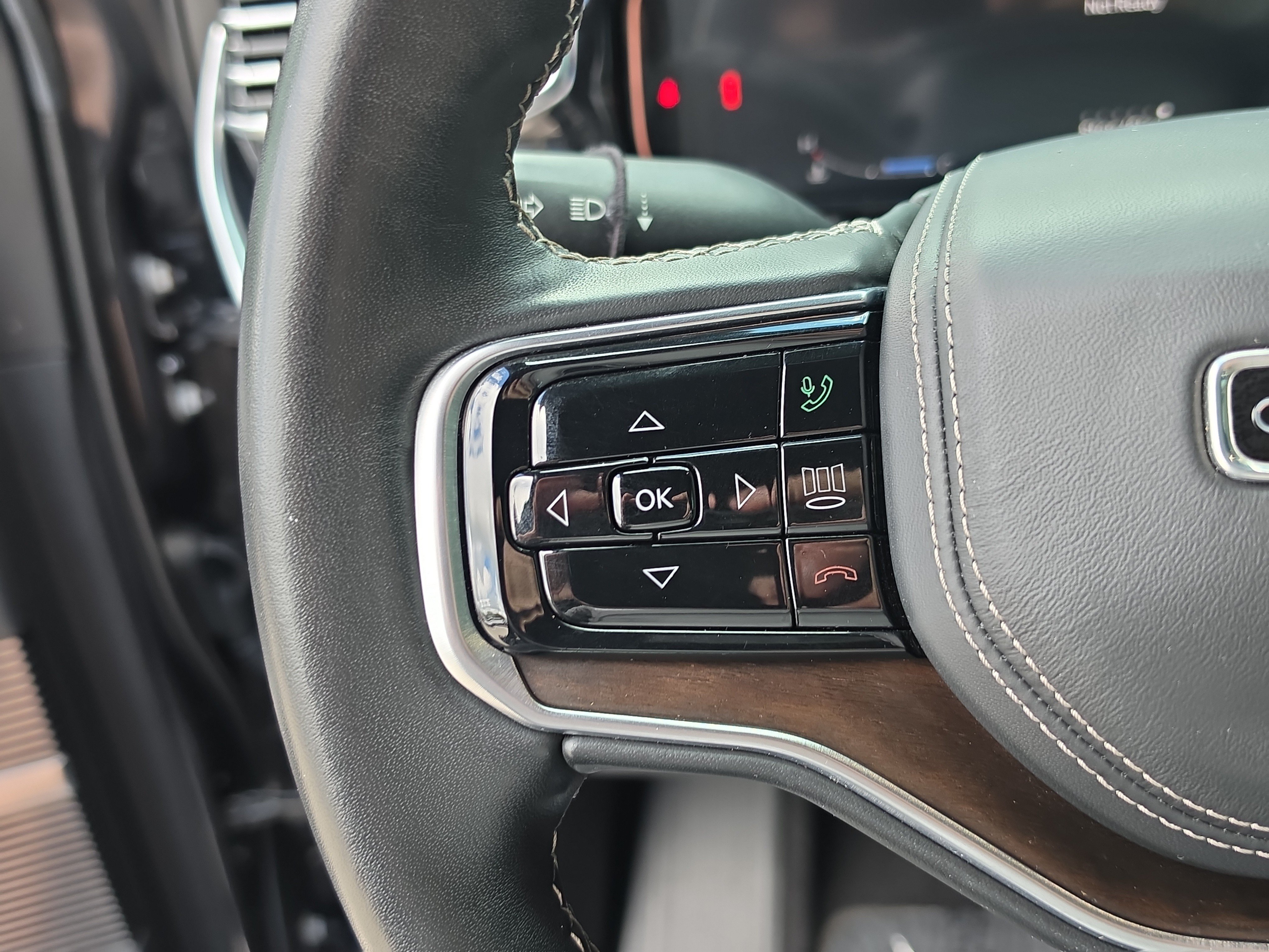 Used 2023 Jeep Grand Wagoneer Series II AWD/4WD image 33