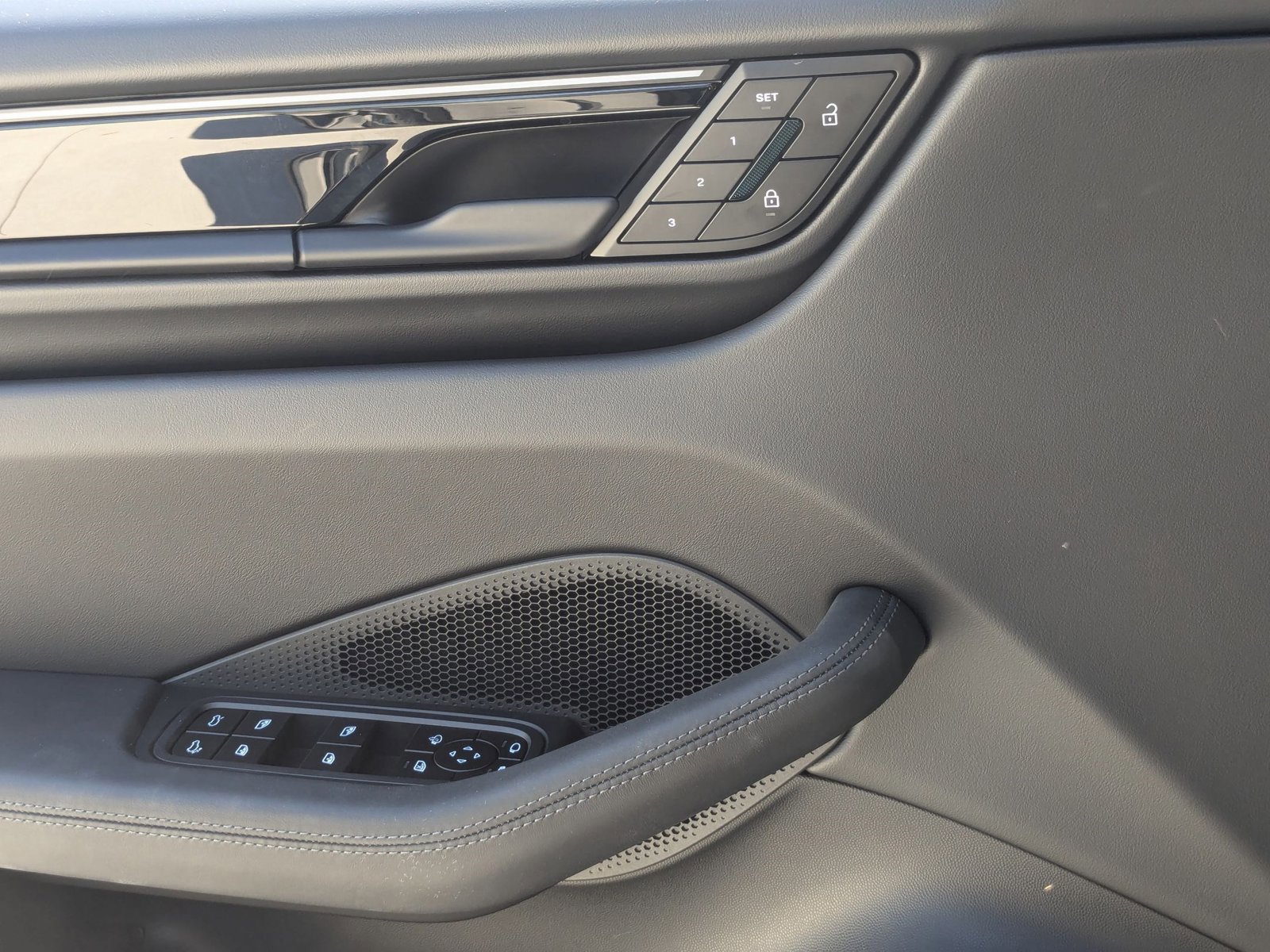 New 2024 Porsche Macan 4 Electric image 13