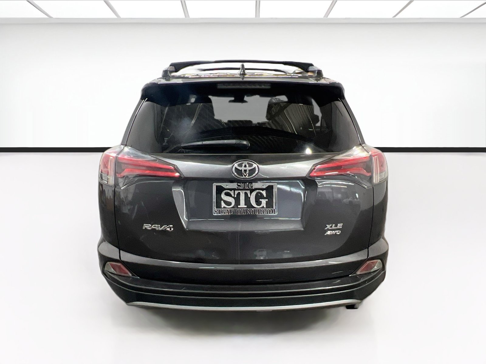 Used 2018 Toyota RAV4 XLE AWD/4WD image 5