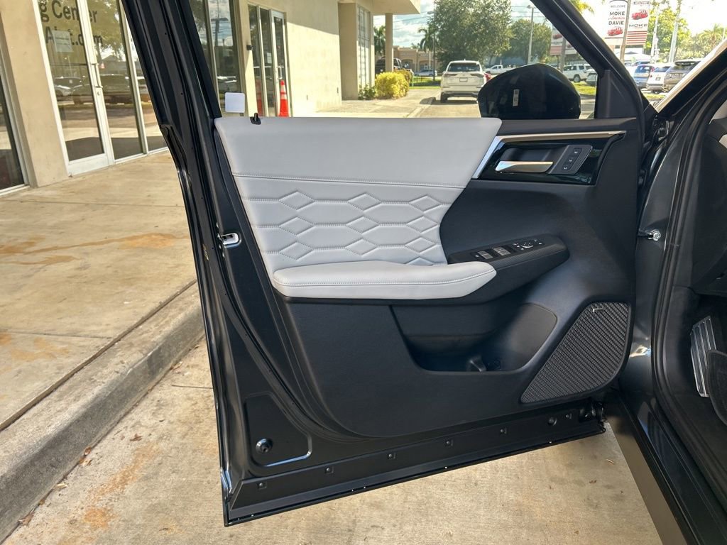 New 2025 Mitsubishi Outlander SEL image 38