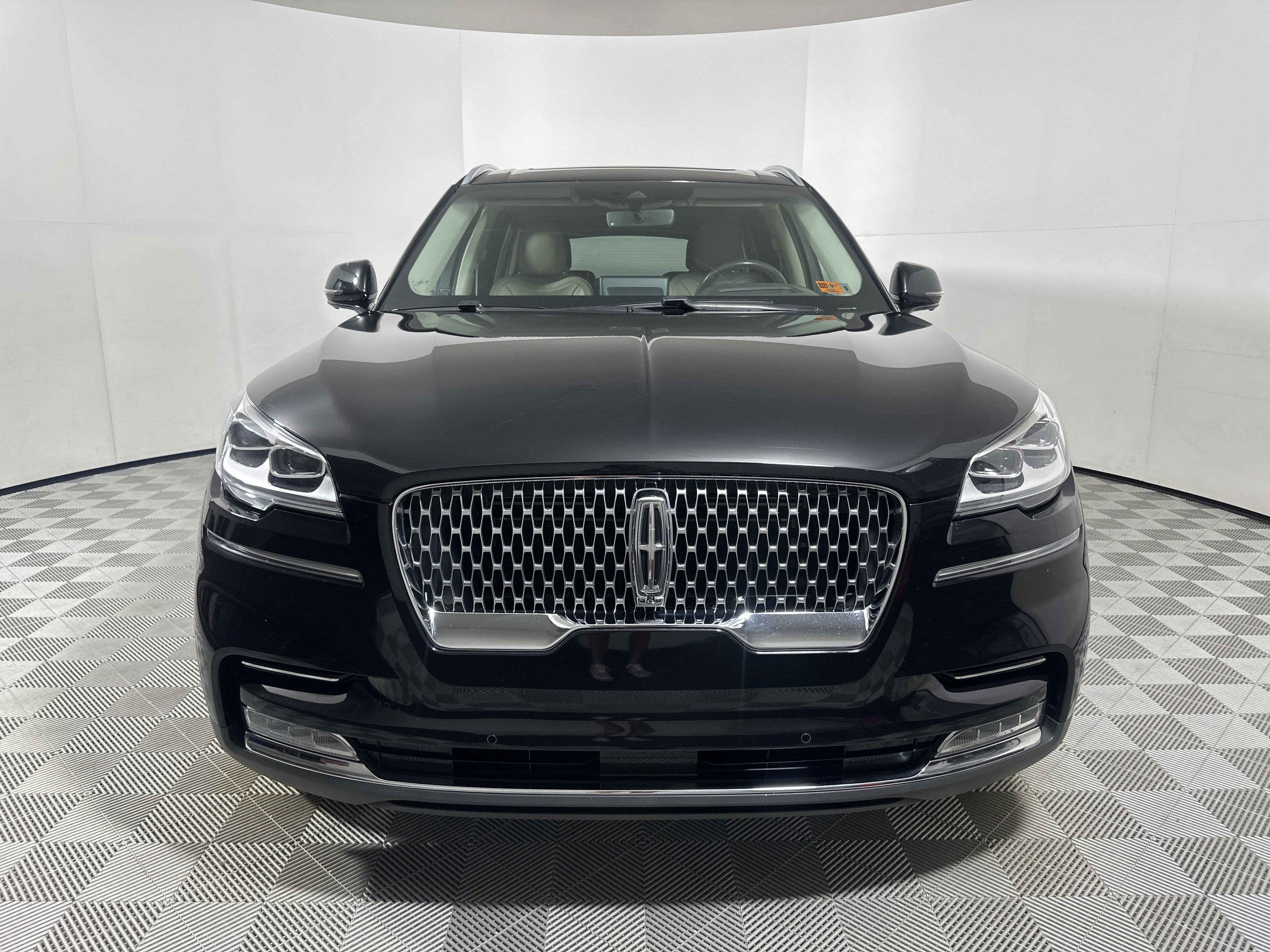 Used 2020 Lincoln Aviator Reserve w/ Equipment Group 202A image 2