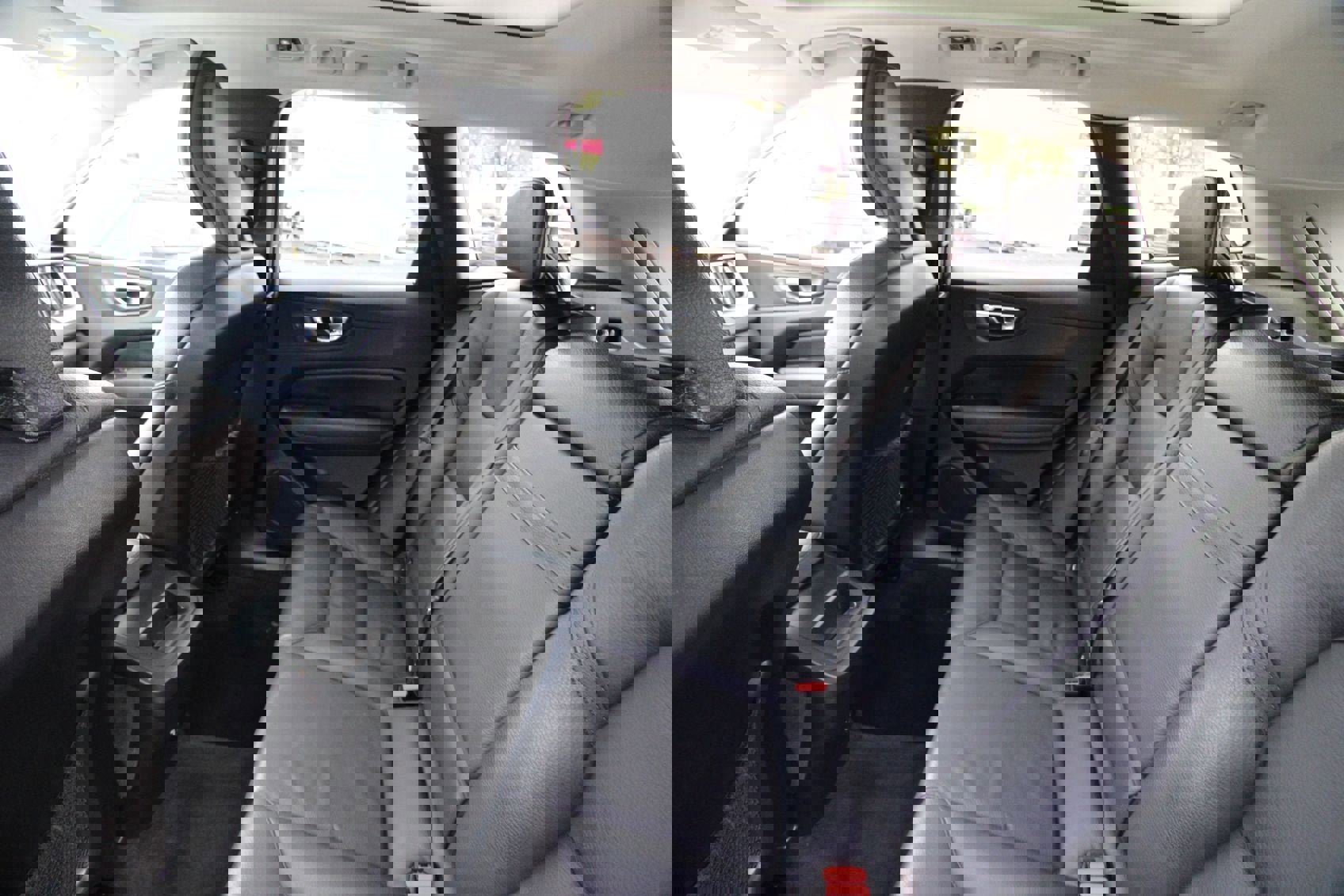 Used 2020 Volvo XC60 T5 Momentum image 25