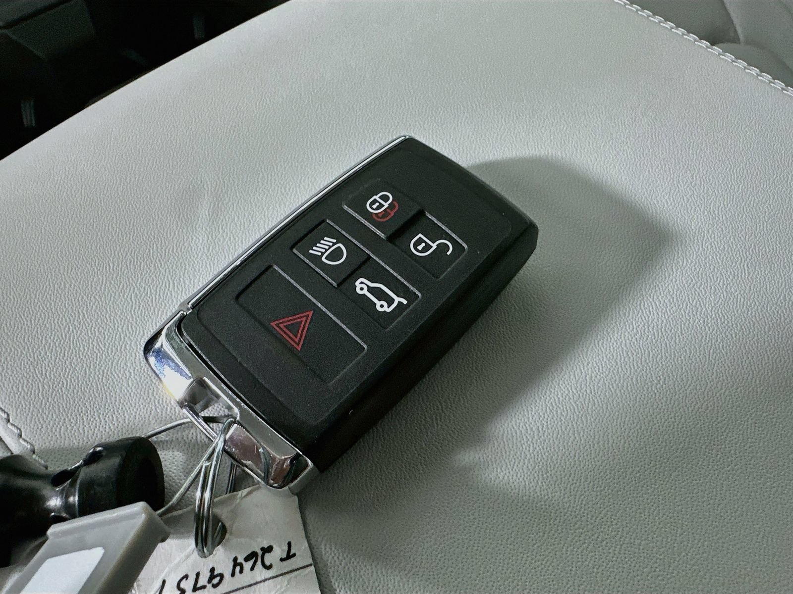 New 2026 Land Rover Defender 130 X-Dynamic SE AWD/4WD image 29