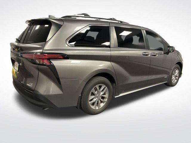 Used 2021 Toyota Sienna LE FWD image 35