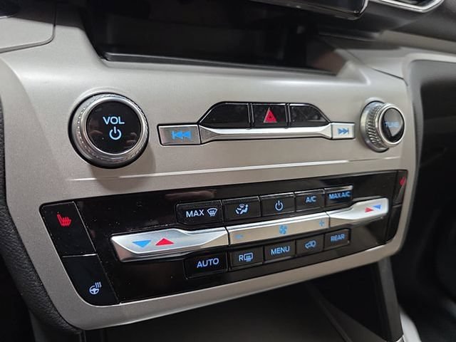 Used 2023 Ford Explorer XLT w/ Equipment Group 202A AWD/4WD image 22