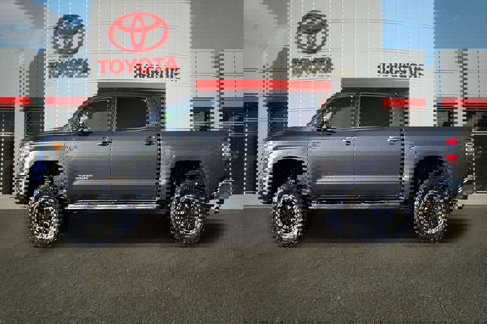 Used 2016 Toyota Tundra SR5 w/ SR5 Upgrade Package image 6