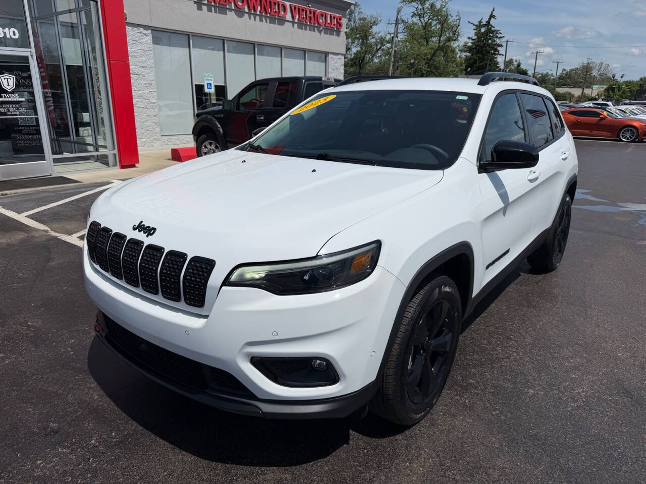 Used 2023 Jeep Cherokee Altitude Lux