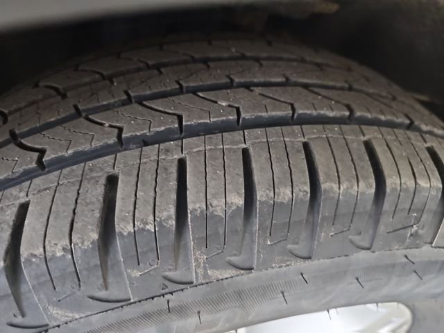 Used 2020 Ford Explorer XLT w/ Equipment Group 202A image 25