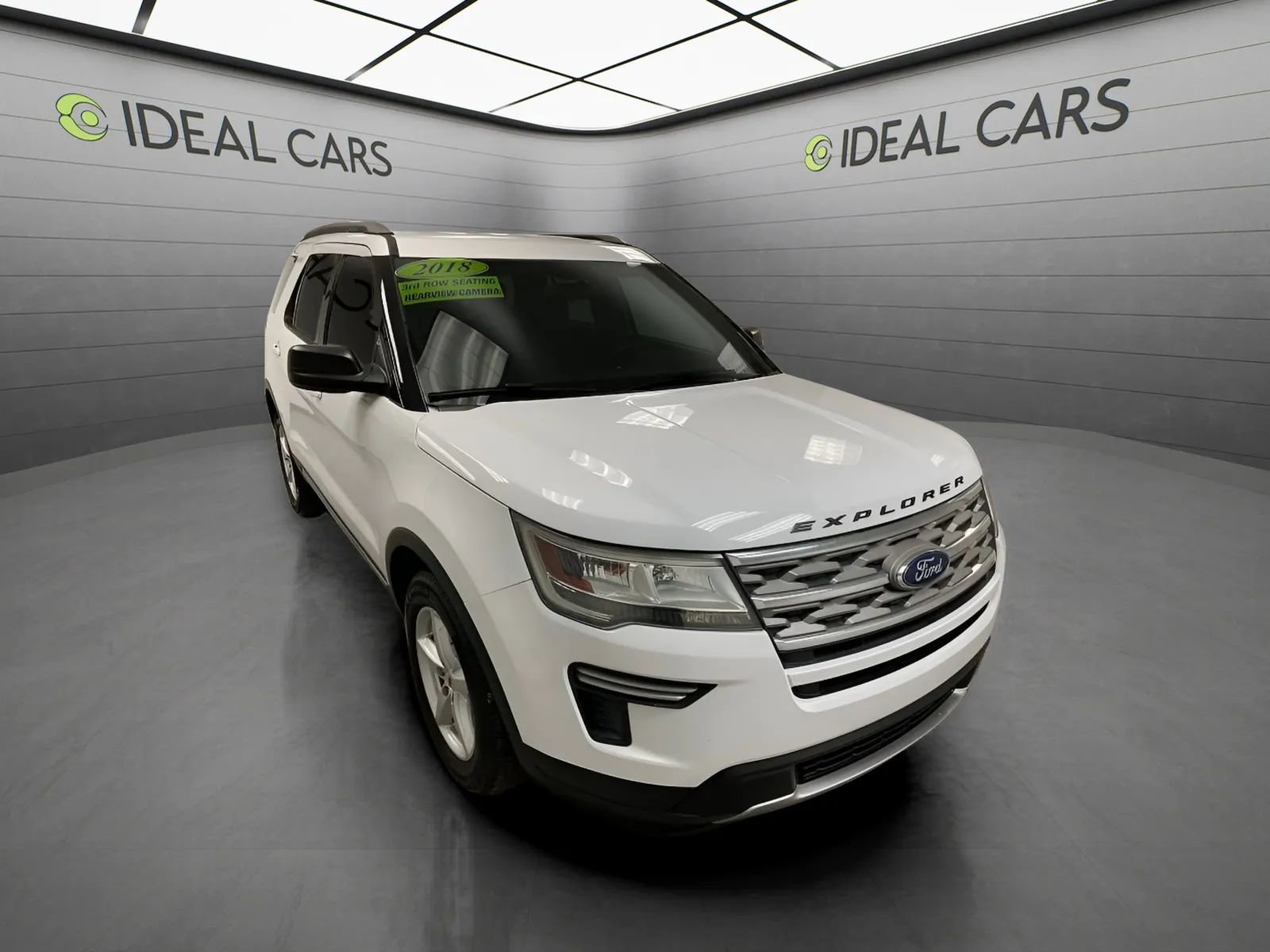 Used 2018 Ford Explorer XLT FWD image 3