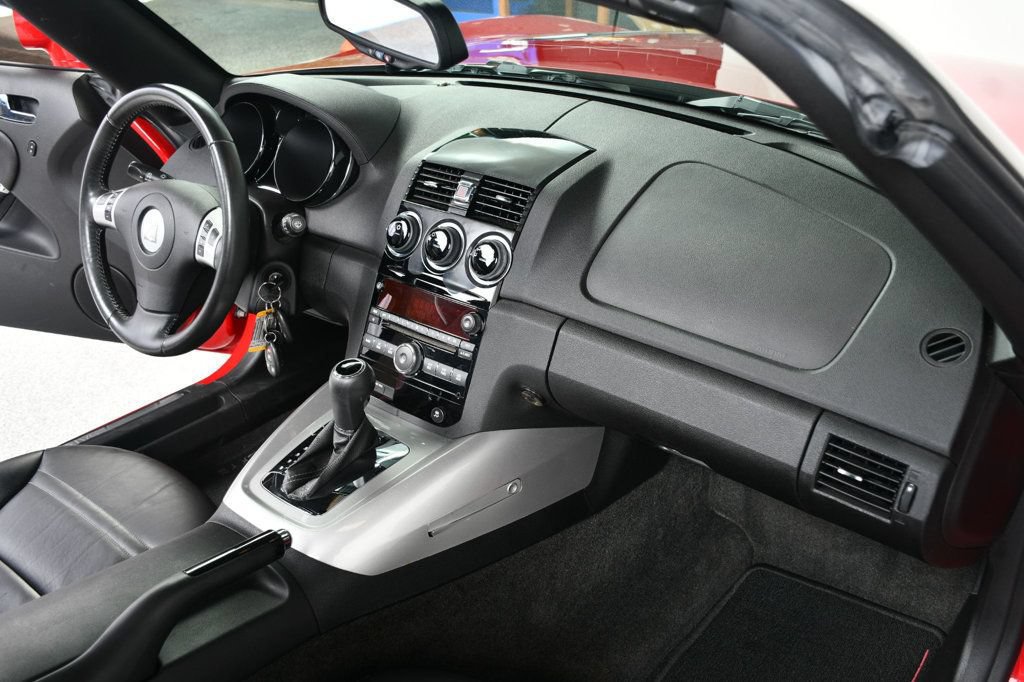 Used 2007 Saturn Sky Red Line RWD image 33