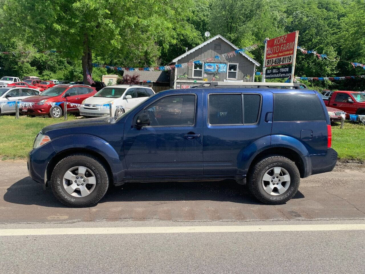 Used 2009 Nissan Pathfinder S image 2