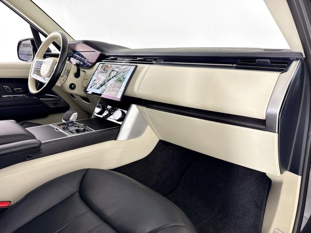 Used 2023 Land Rover Range Rover SE image 13