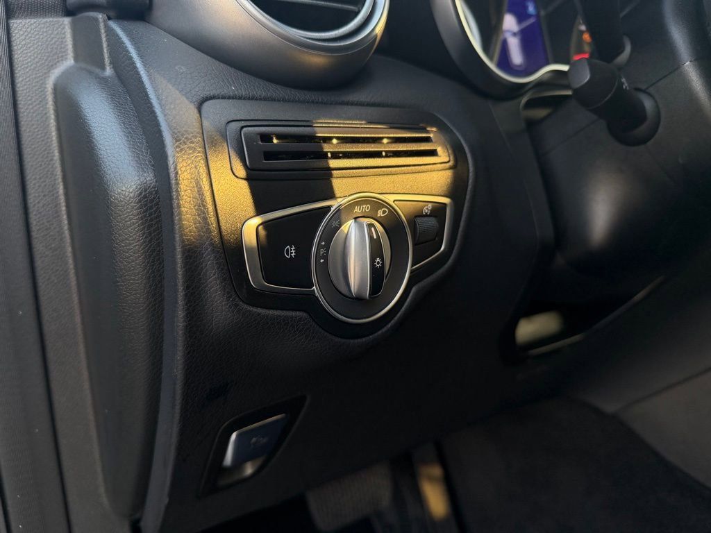 Used 2022 Mercedes-Benz GLC 300 w/ Premium Package Lite image 14