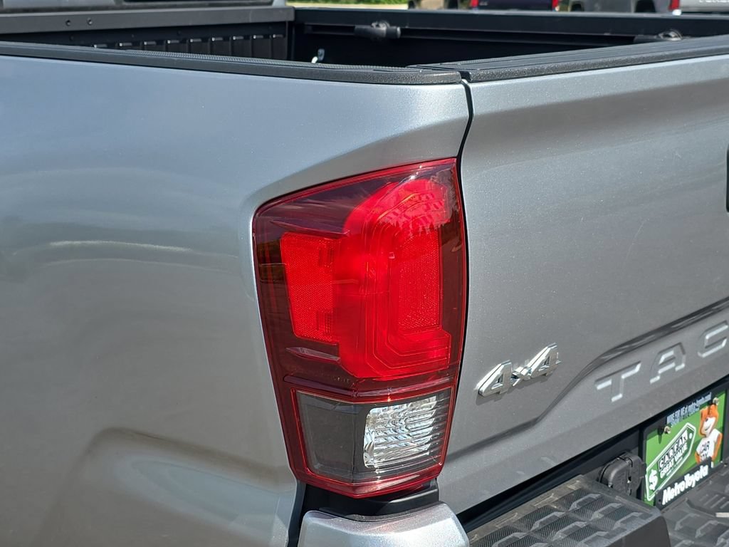Certified 2022 Toyota Tacoma SR AWD/4WD image 38