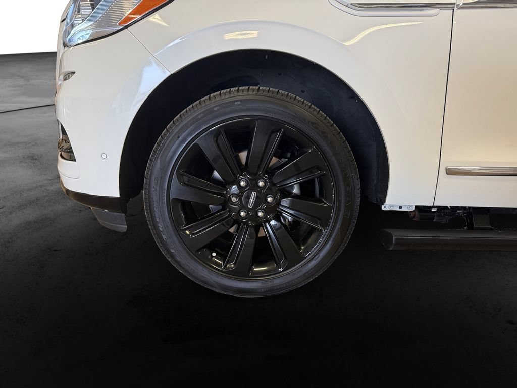 Used 2023 Lincoln Navigator Reserve AWD/4WD image 12