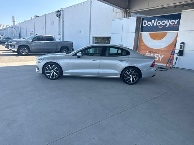 Used 2020 Volvo S60 T6 Momentum AWD/4WD image 7