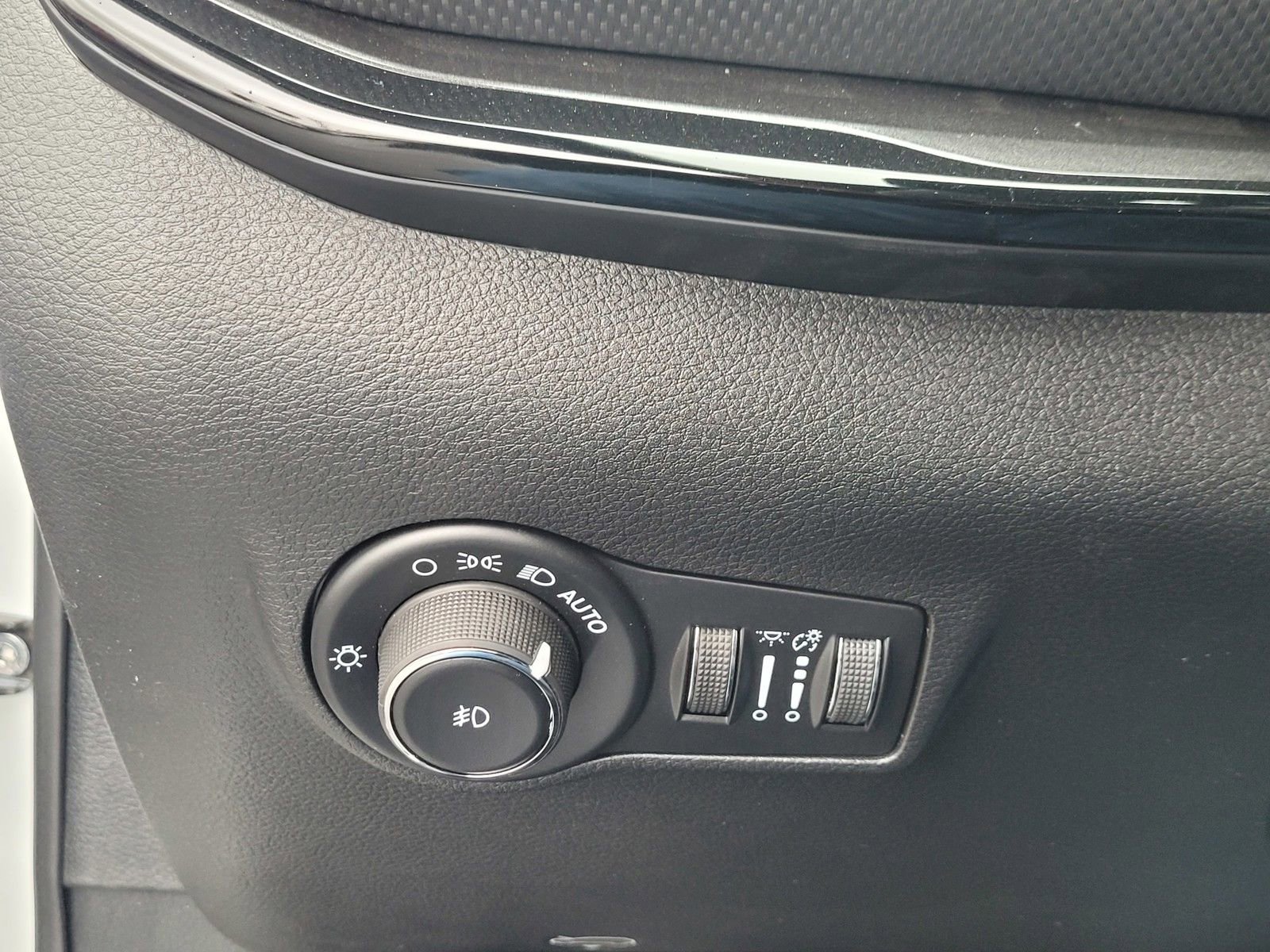 New 2026 Jeep Compass Latitude image 24