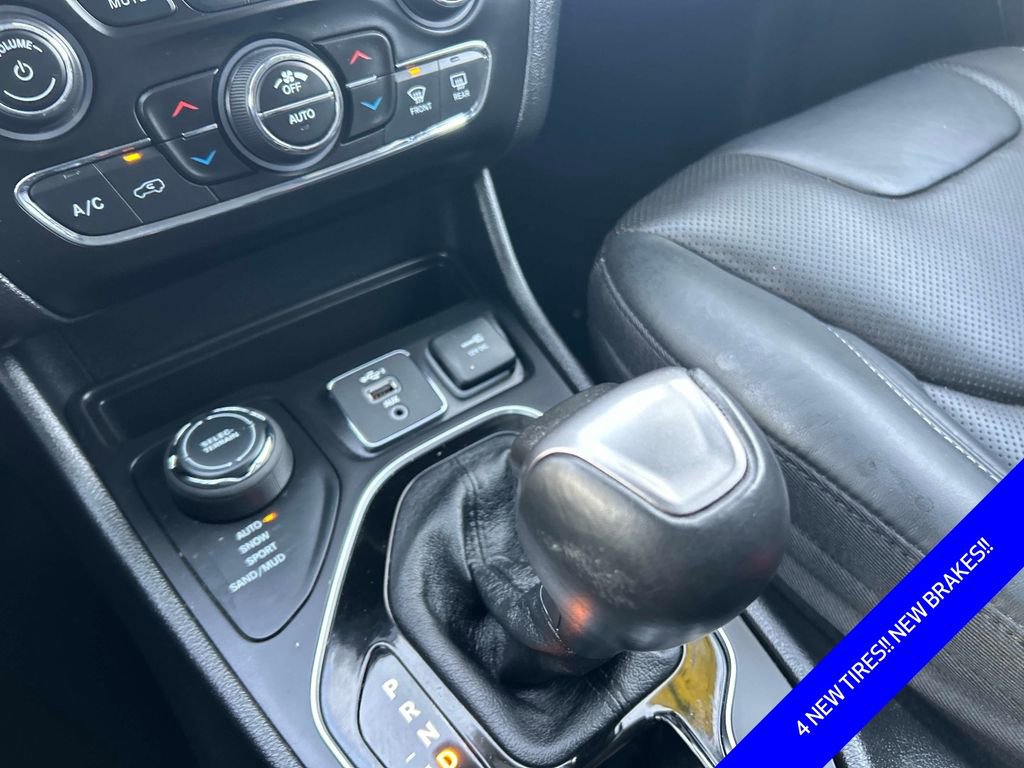 Certified 2021 Jeep Cherokee Limited w/ Elite Package image 32