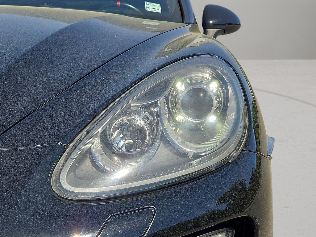 Used 2014 Porsche Cayenne Turbo AWD/4WD image 9
