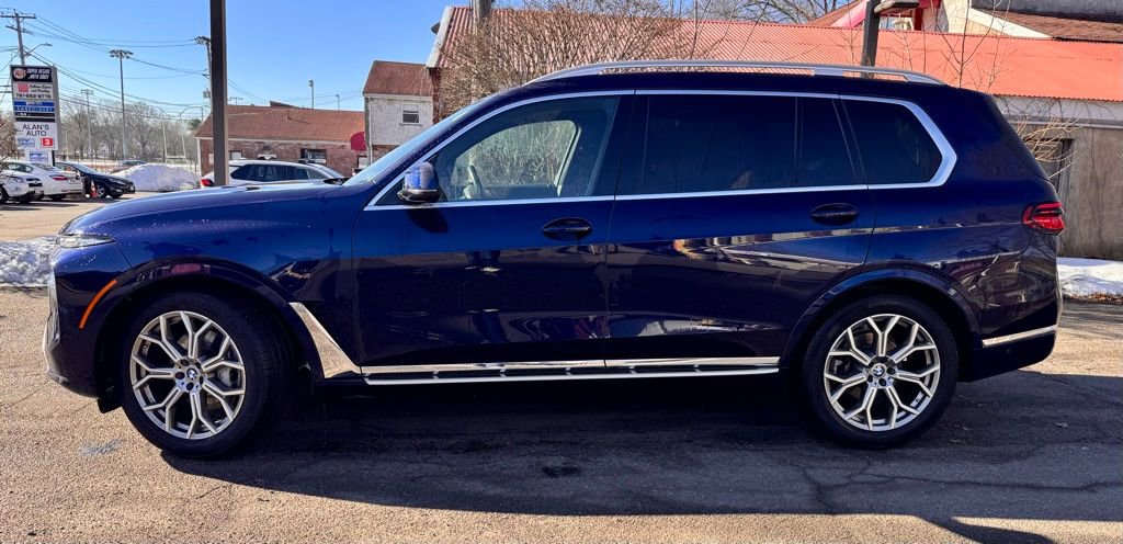Used 2023 BMW X7 xDrive40i AWD/4WD image 2