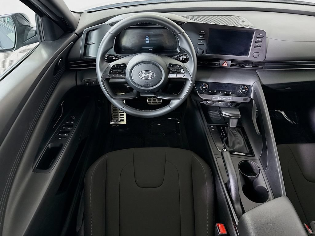Certified 2025 Hyundai Elantra Sport FWD image 4