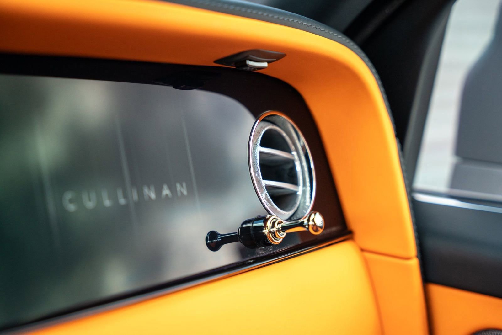 Used 2025 Rolls-Royce Cullinan image 24