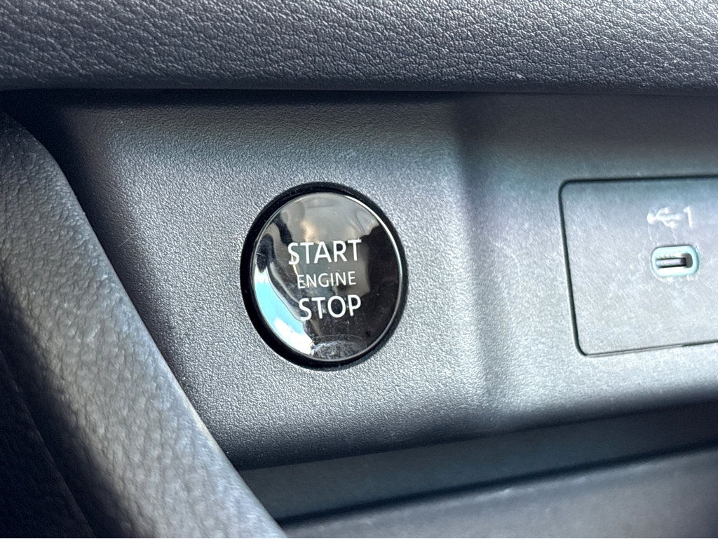 Used 2025 Nissan Rogue SV w/ SV Premium Package image 7