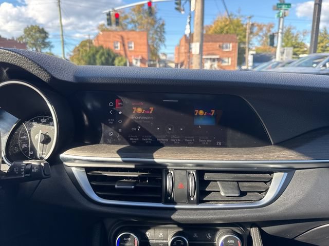 Used 2023 Alfa Romeo Stelvio Ti AWD/4WD image 39