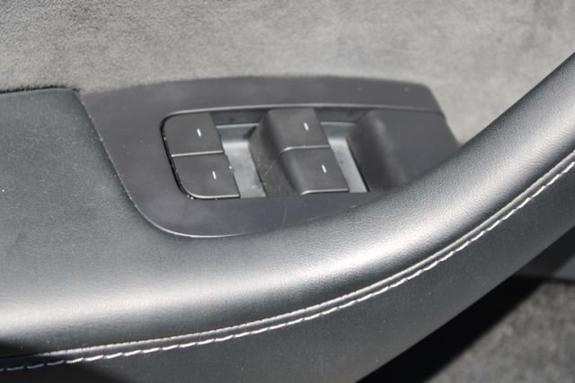 Used 2022 Tesla Model Y Long Range AWD/4WD image 11