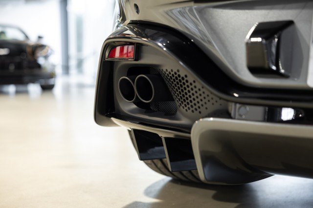 Used 2023 Aston Martin V8 Vantage Coupe image 17