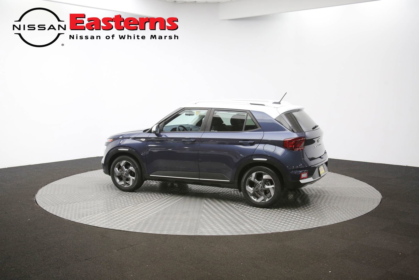 Used 2023 Hyundai Venue Limited image 99