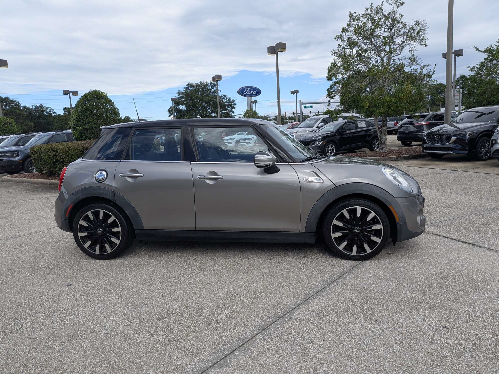 Used 2017 MINI Cooper S FWD image 3