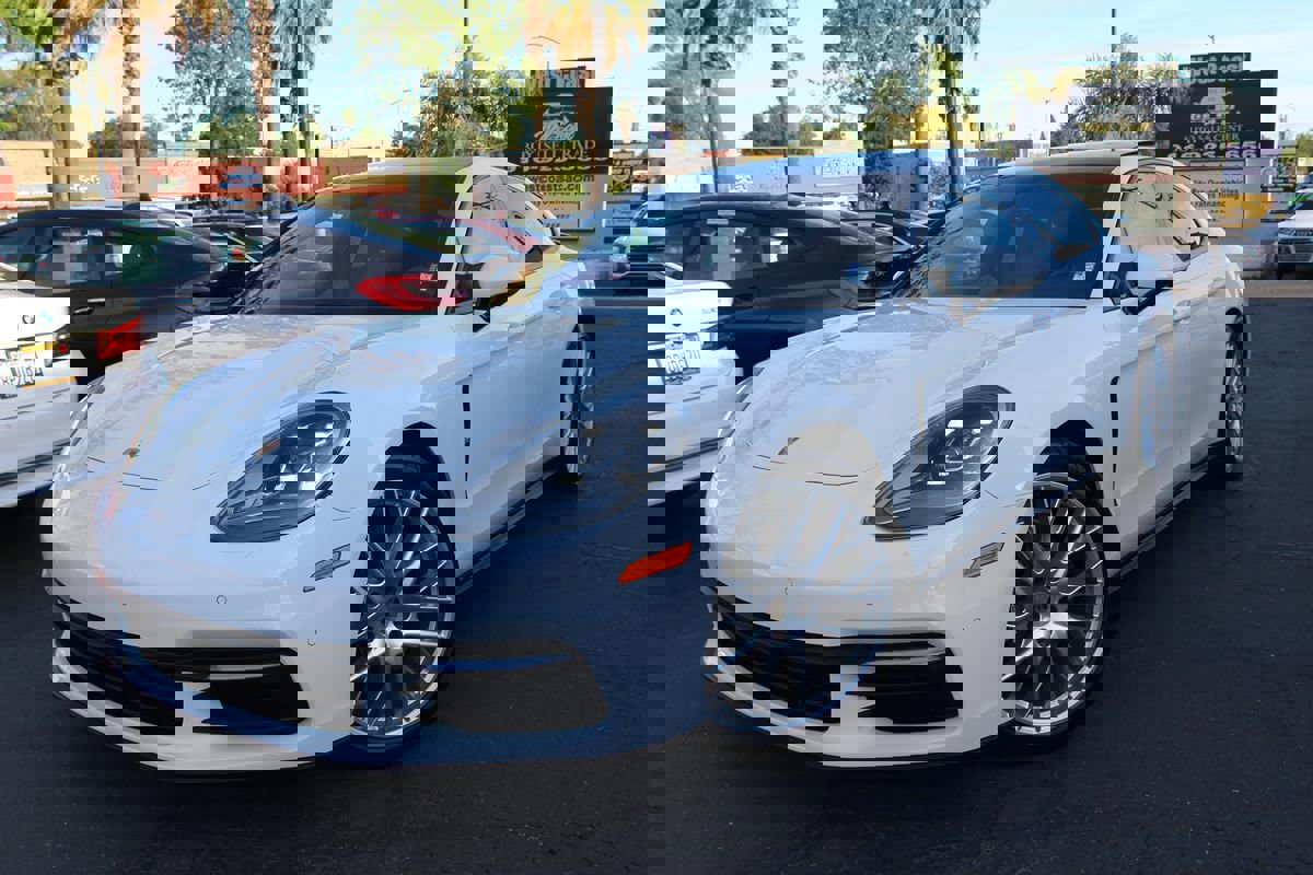 Used 2018 Porsche Panamera 4 image 40