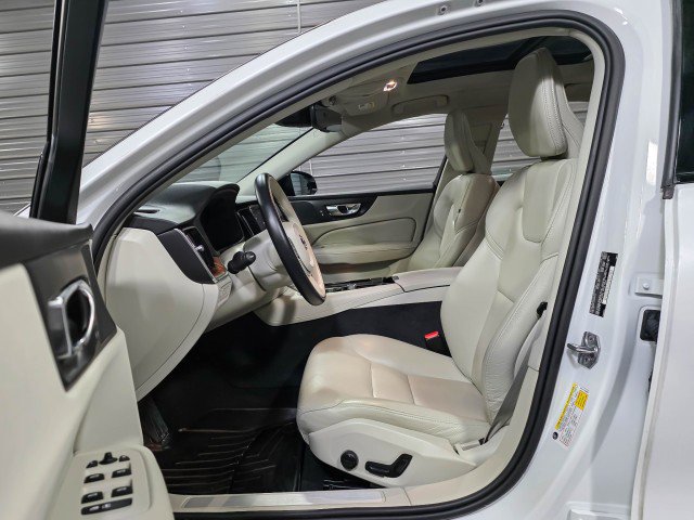 Used 2022 Volvo S60 T8 R-Design Expression w/ Advanced Package image 13