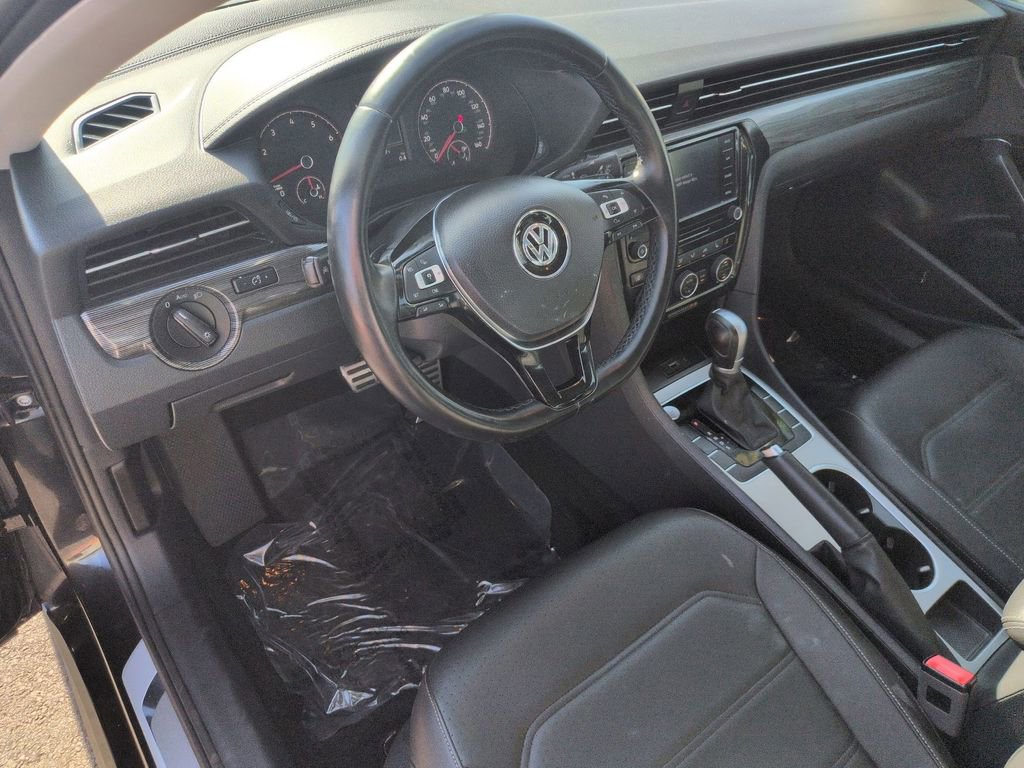 Used 2020 Volkswagen Passat 2.0T R-Line image 9