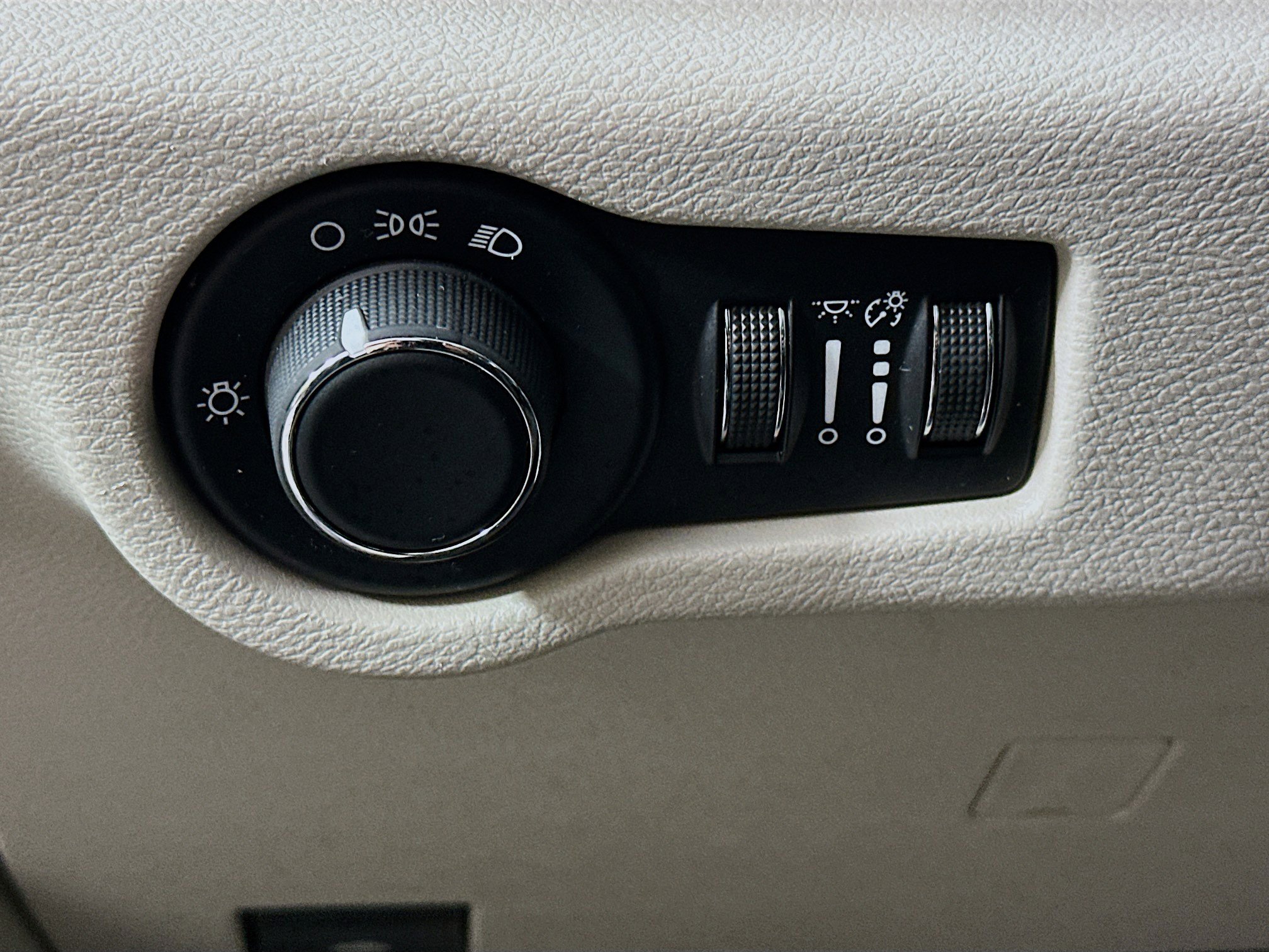Used 2018 Chrysler Pacifica LX FWD image 17