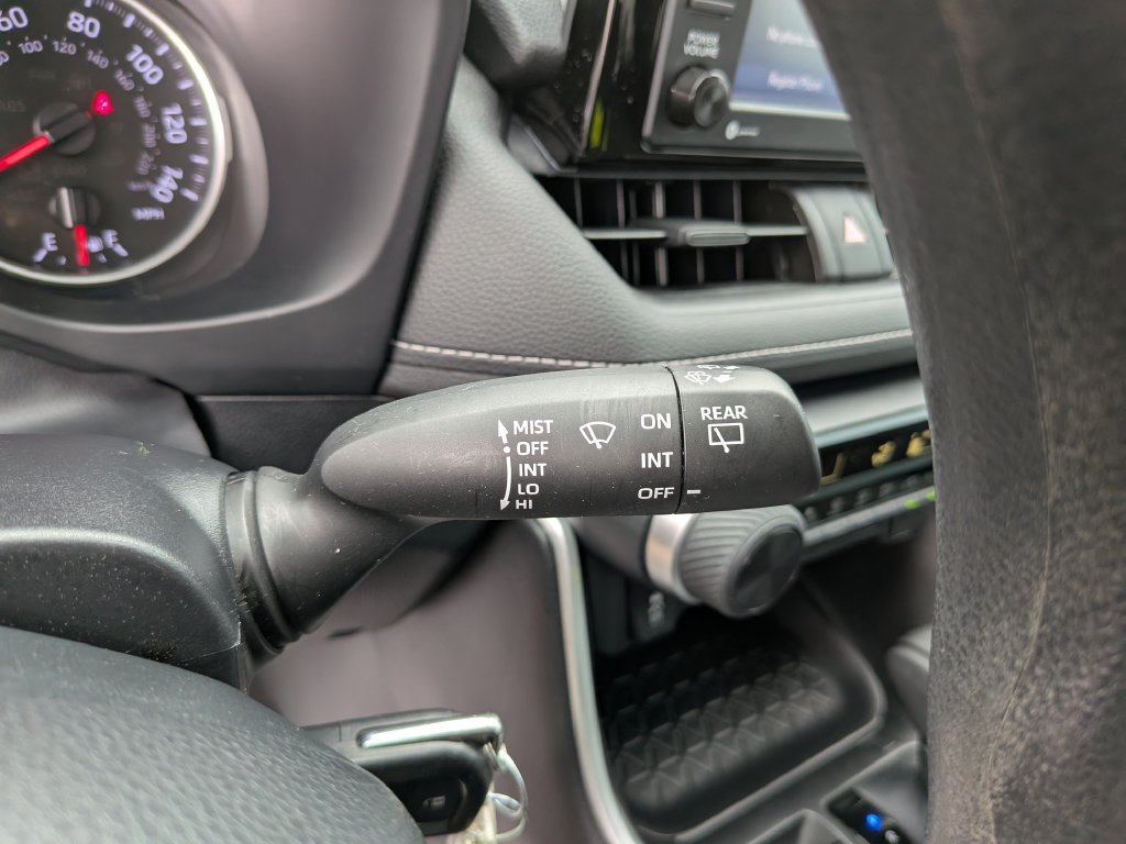 Used 2022 Toyota RAV4 LE FWD image 34