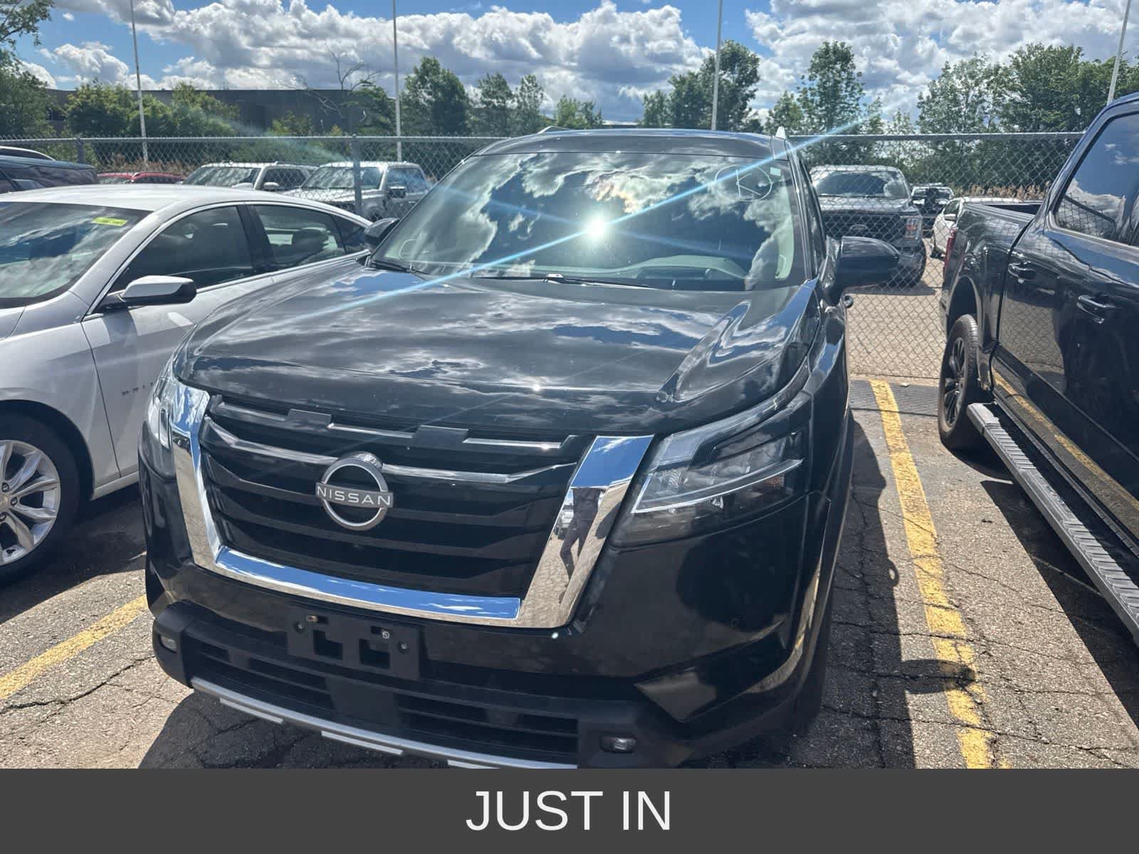 Used 2022 Nissan Pathfinder SL AWD/4WD image 3