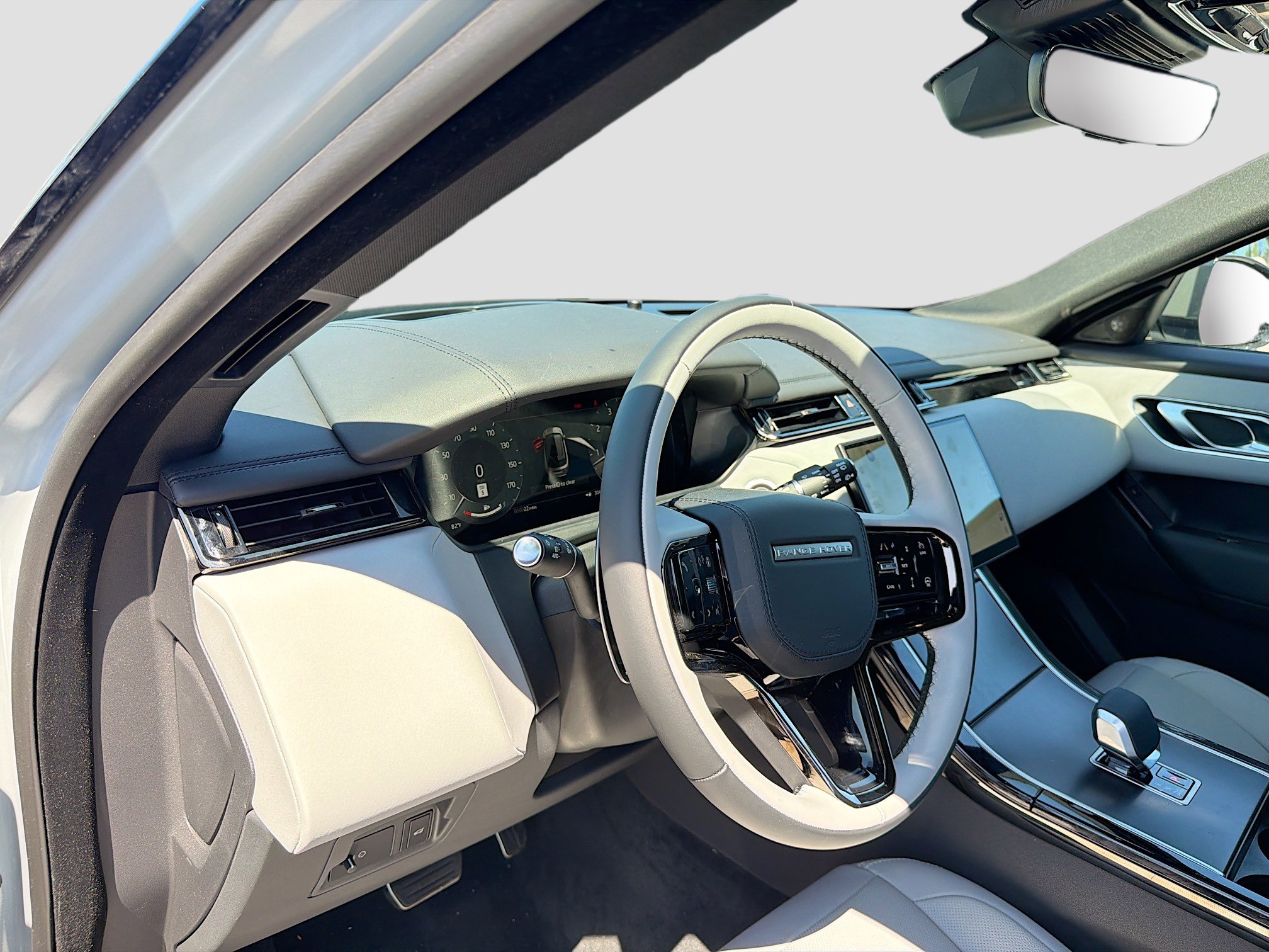 New 2026 Land Rover Range Rover Velar Dynamic SE image 25