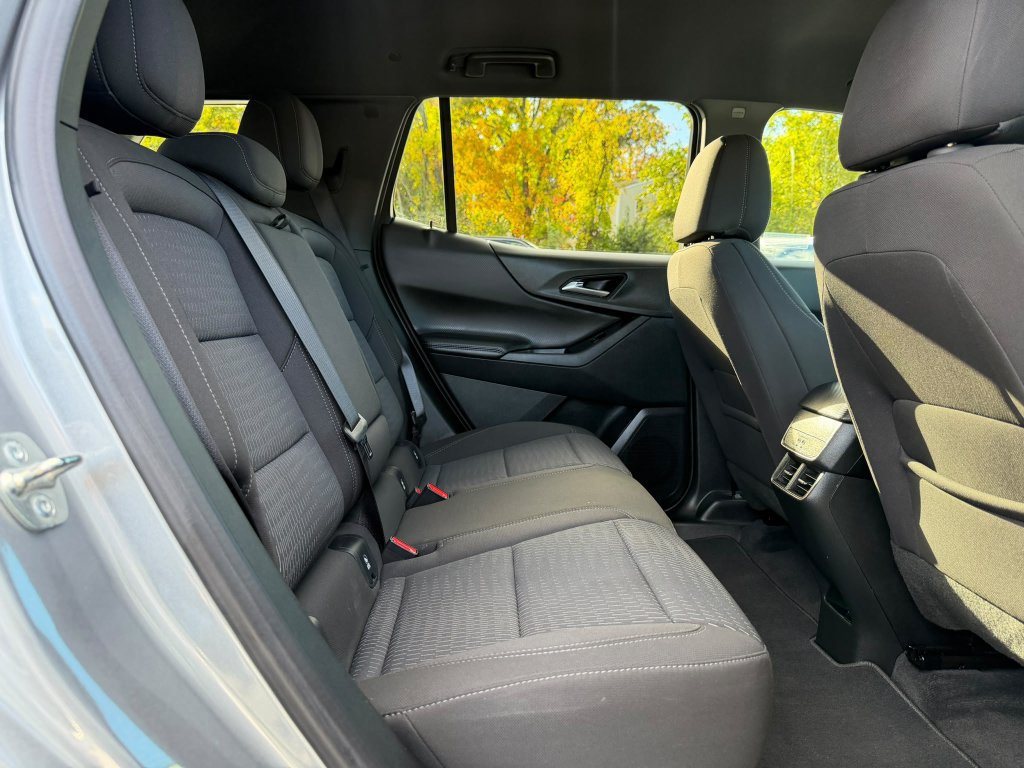 Used 2026 Chevrolet Equinox LT AWD/4WD image 16