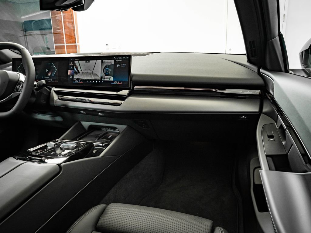 Certified 2025 BMW 530i xDrive AWD/4WD image 48