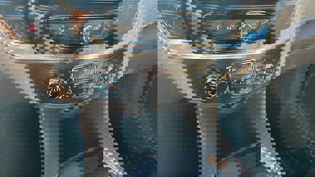 Used 2021 Chevrolet Traverse LT image 32