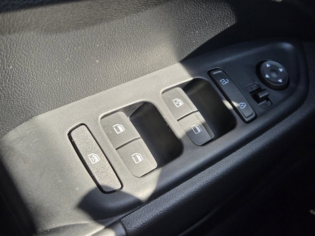 Certified 2025 Hyundai Venue Limited image 26