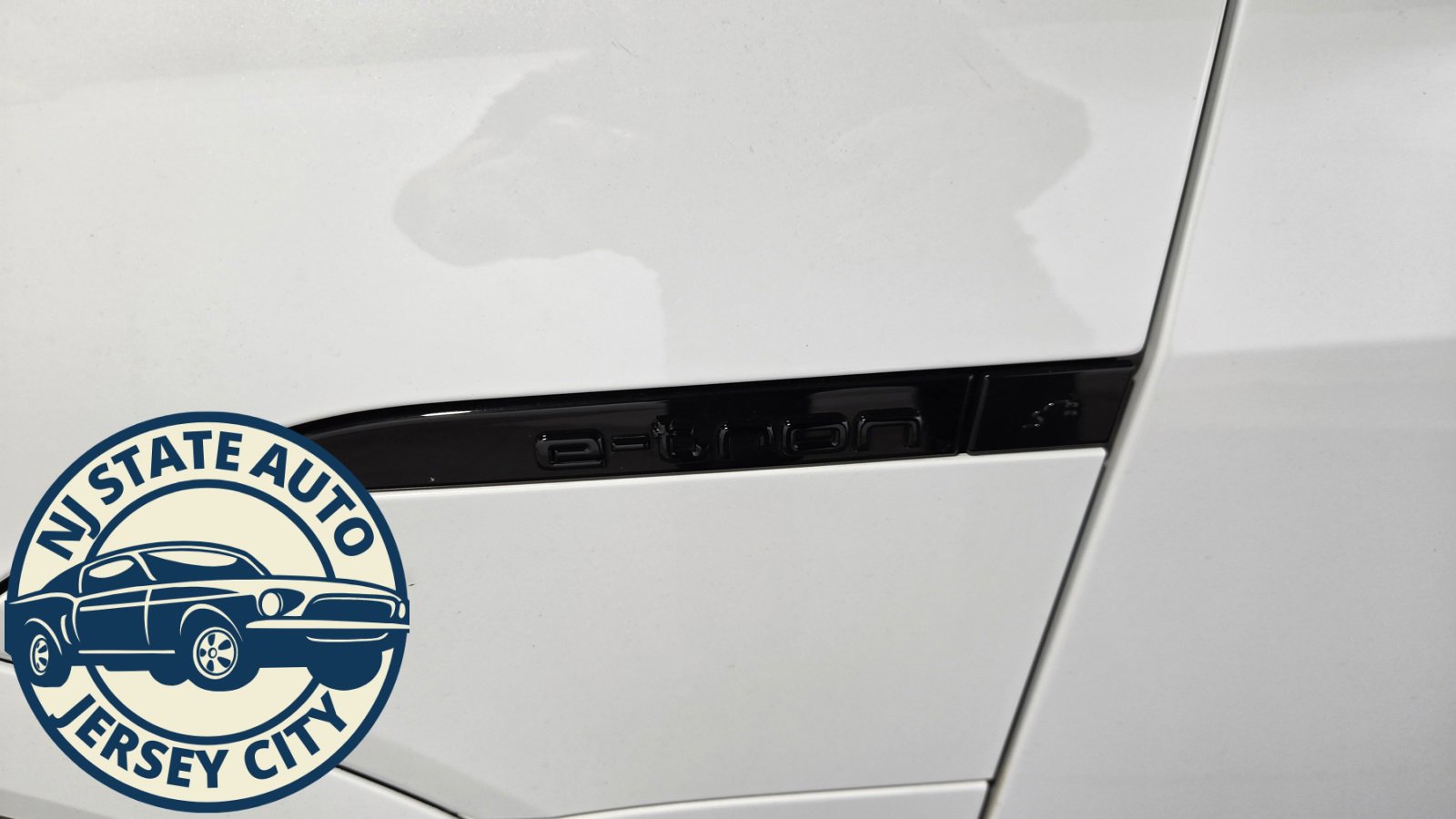 Used 2024 Audi Q8 e-tron Premium Plus image 27