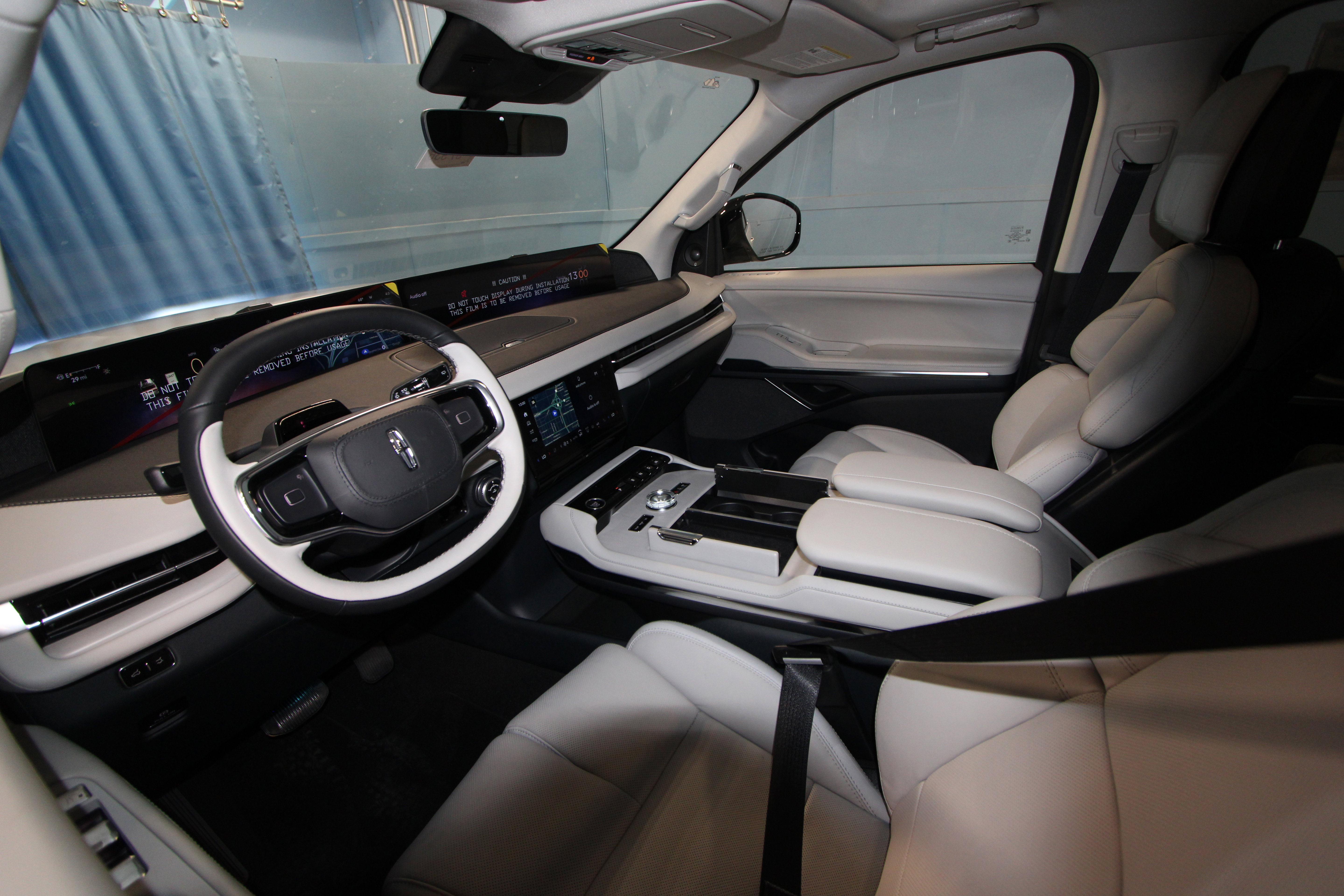New 2026 Lincoln Navigator L Reserve AWD/4WD image 2