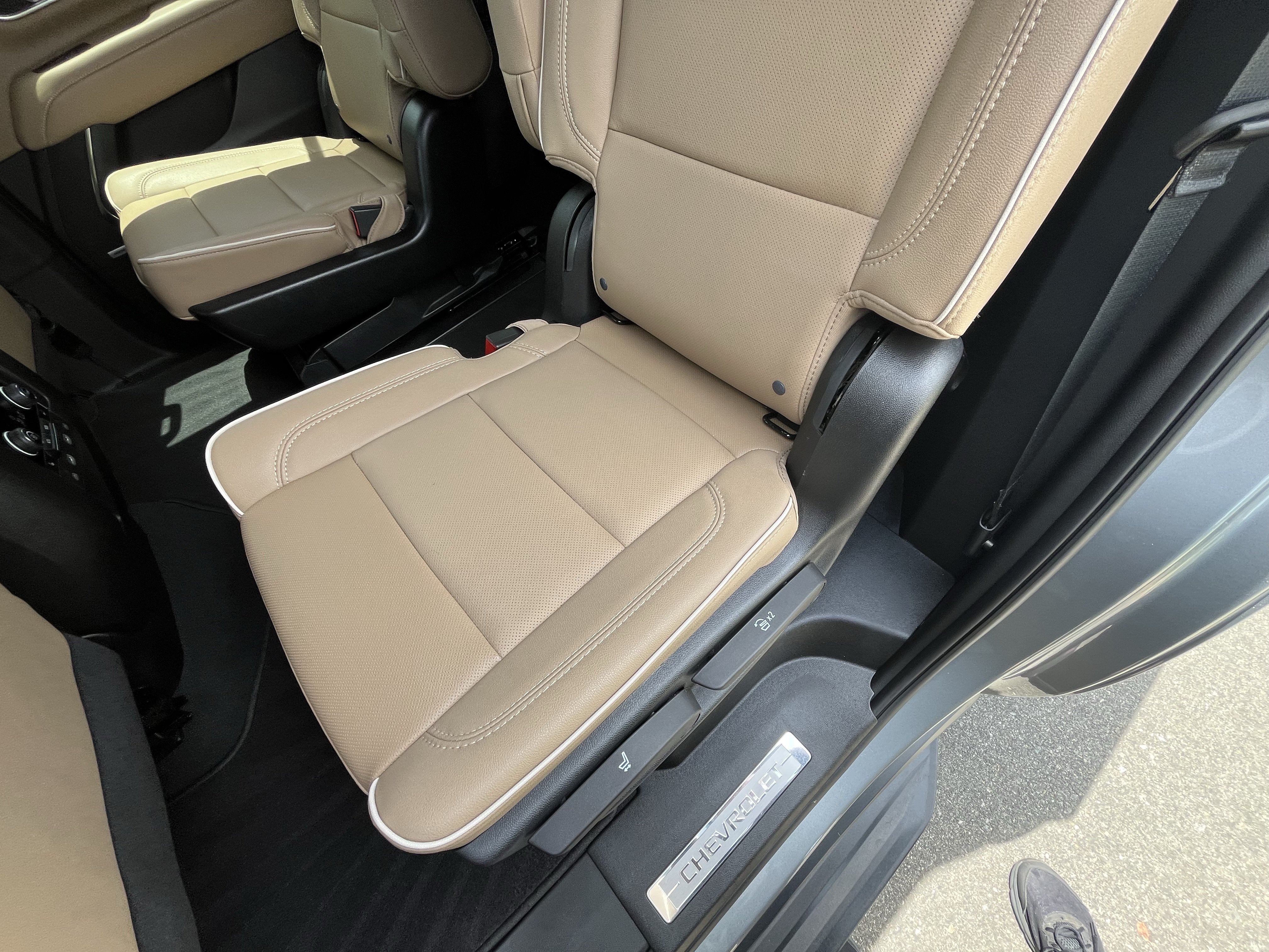 Used 2023 Chevrolet Tahoe Premier w/ Premium Package 2 AWD/4WD image 32