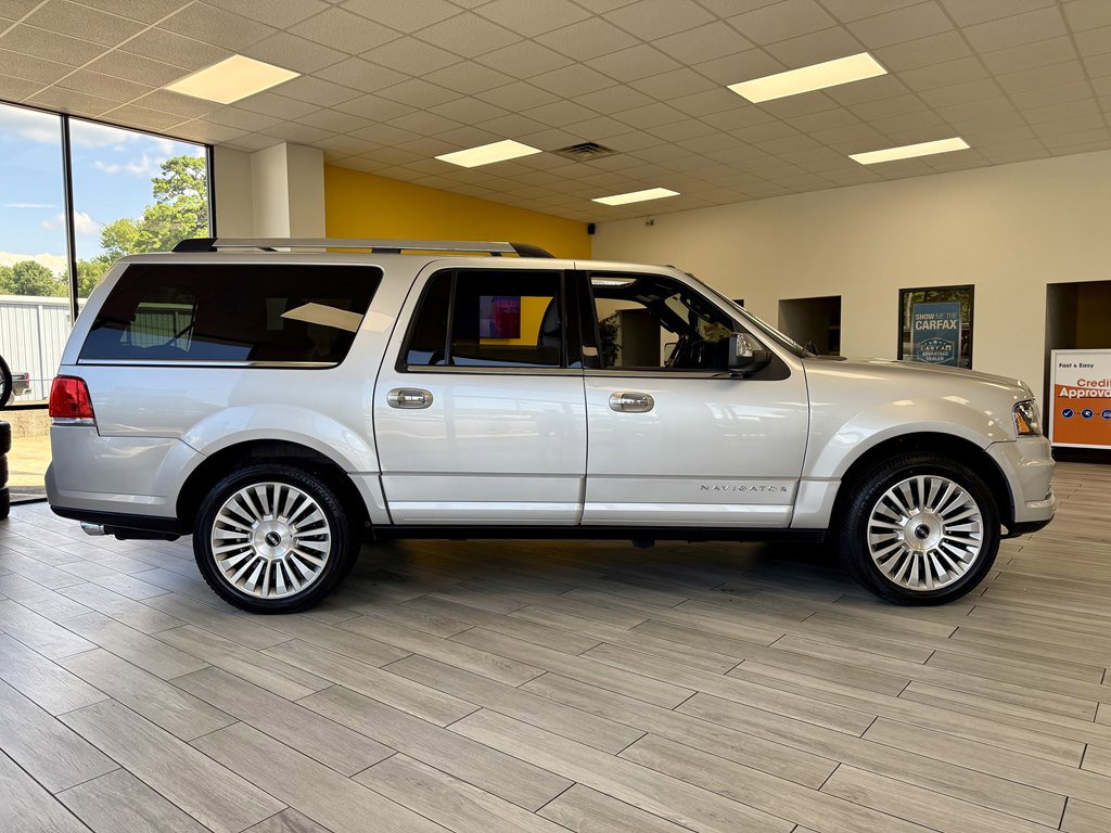 Used 2017 Lincoln Navigator L Reserve AWD/4WD image 5