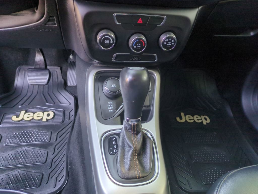Used 2018 Jeep Compass Latitude AWD/4WD image 14