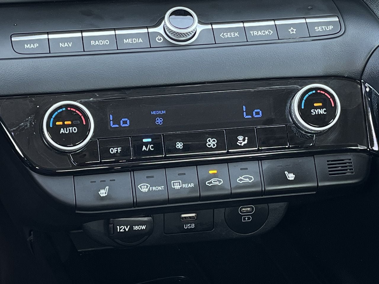 Used 2024 Hyundai Elantra Limited FWD image 18